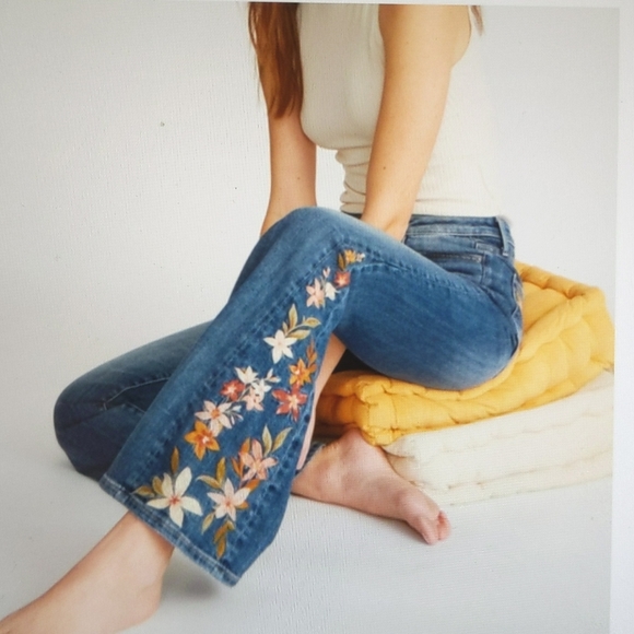 DRIFTWOOD Denim - Driftwood Farah Flare Leg Embroidered Jeans, 26, NWT